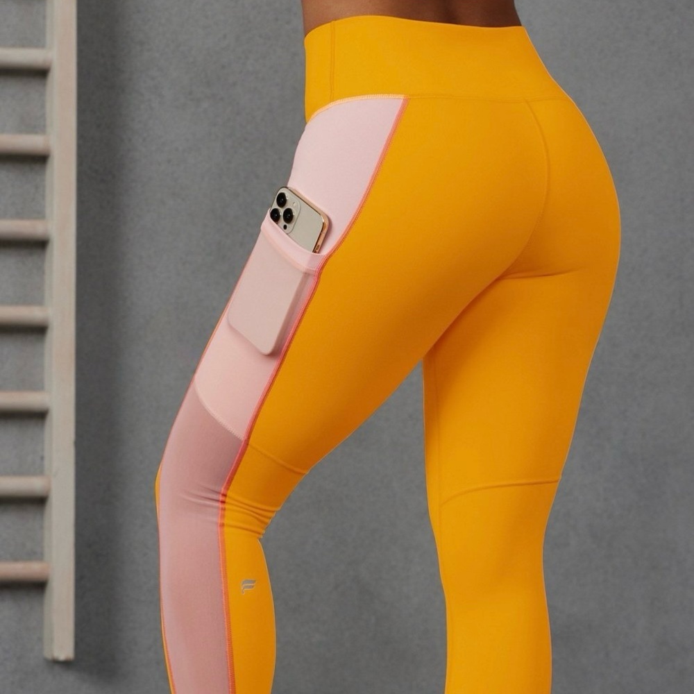 [Fabletics] athletic set - Picture 3 of 14